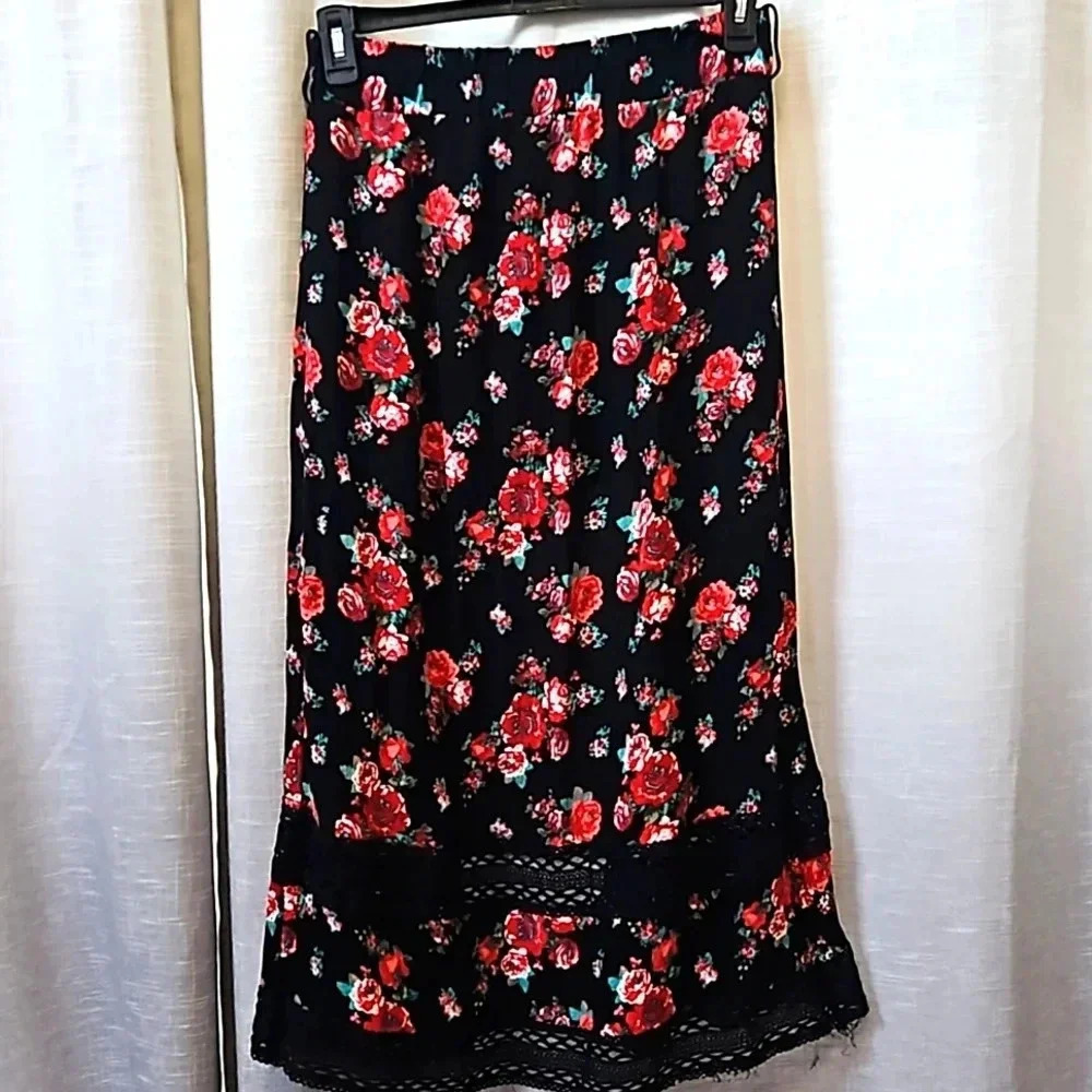 Fancy Shorts with Skirt - Picture 5 of 12